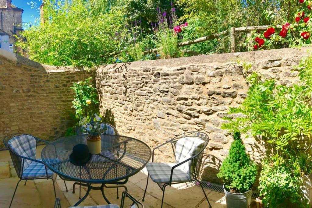 Oxfordshire Living - The Bowler Hat Cottage - Woodstock Kültér fotó