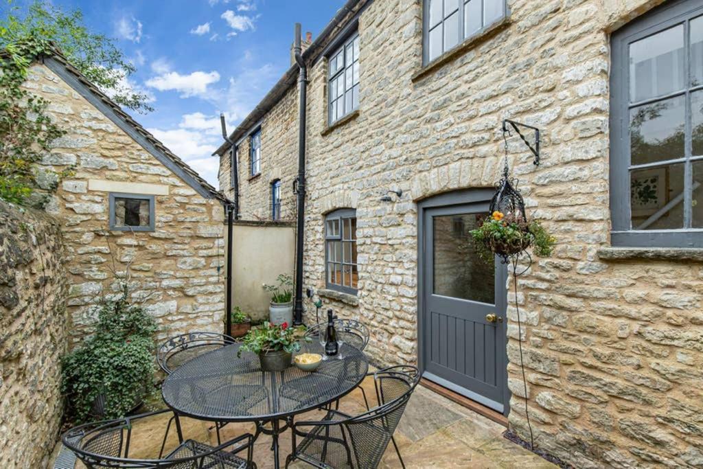 Oxfordshire Living - The Bowler Hat Cottage - Woodstock Kültér fotó