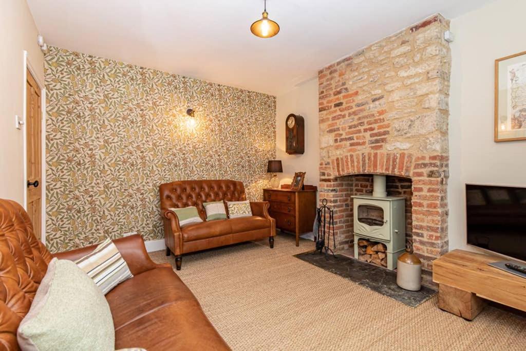 Oxfordshire Living - The Bowler Hat Cottage - Woodstock Kültér fotó