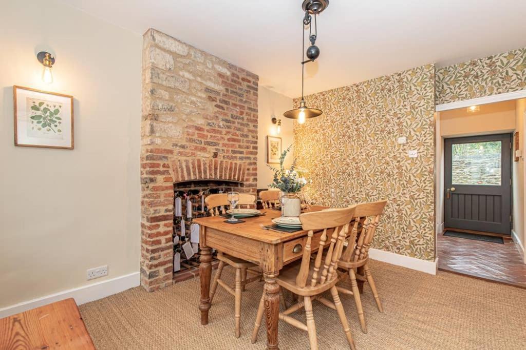 Oxfordshire Living - The Bowler Hat Cottage - Woodstock Kültér fotó