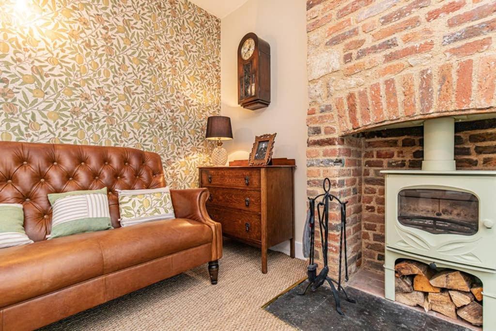 Oxfordshire Living - The Bowler Hat Cottage - Woodstock Kültér fotó