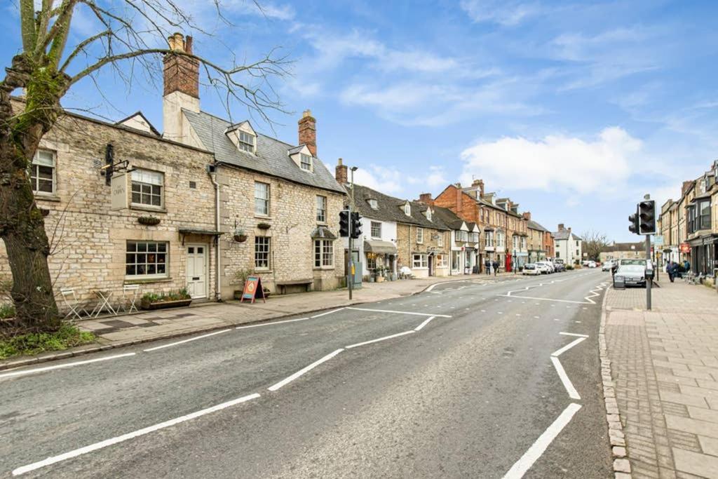 Oxfordshire Living - The Bowler Hat Cottage - Woodstock Kültér fotó