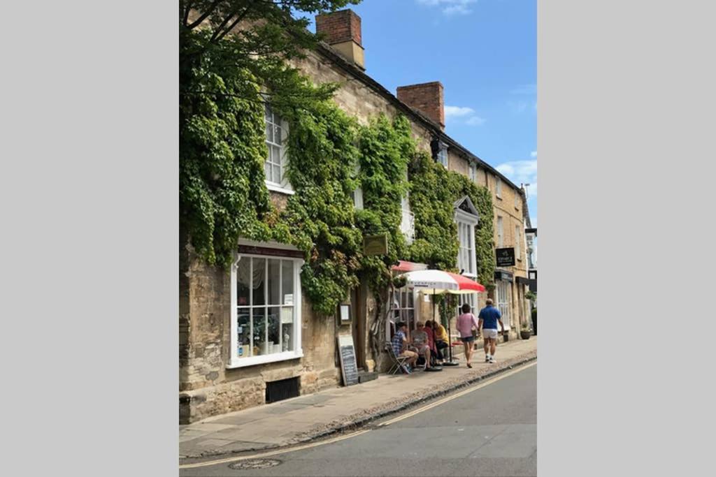 Oxfordshire Living - The Bowler Hat Cottage - Woodstock Kültér fotó