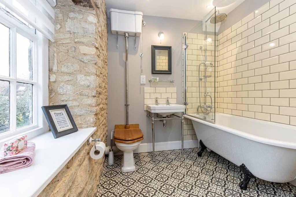 Oxfordshire Living - The Bowler Hat Cottage - Woodstock Kültér fotó
