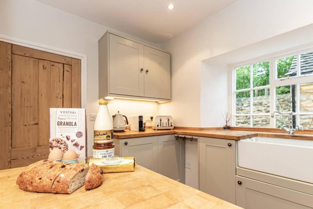Oxfordshire Living - The Bowler Hat Cottage - Woodstock Kültér fotó